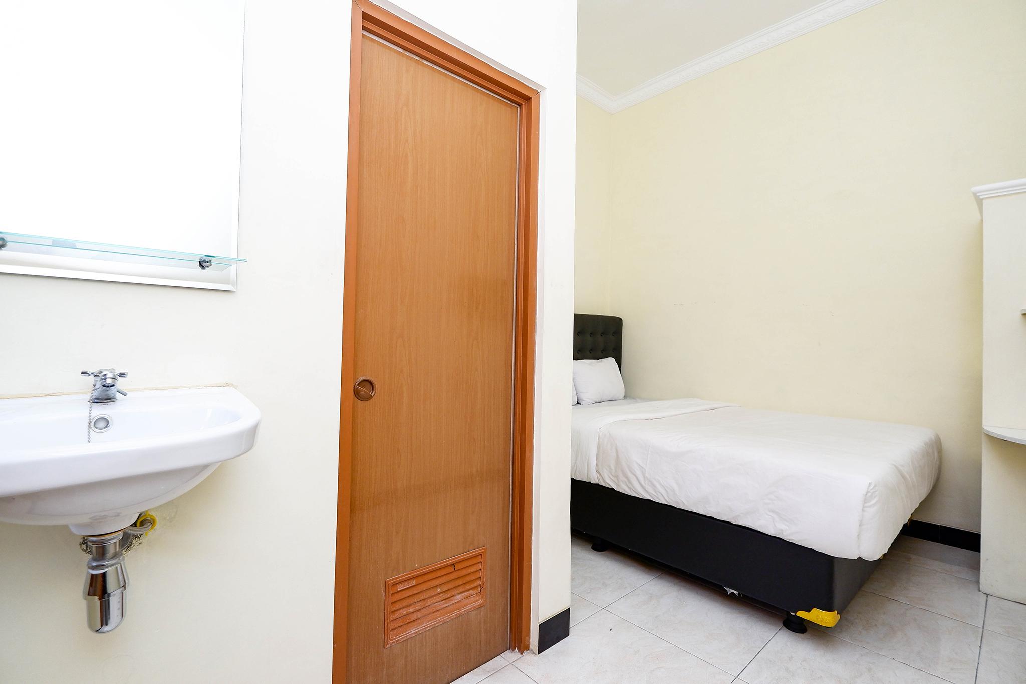 Super Oyo Capital O 2258 Santana Syariah Guest House Kartosuro Exteriér fotografie