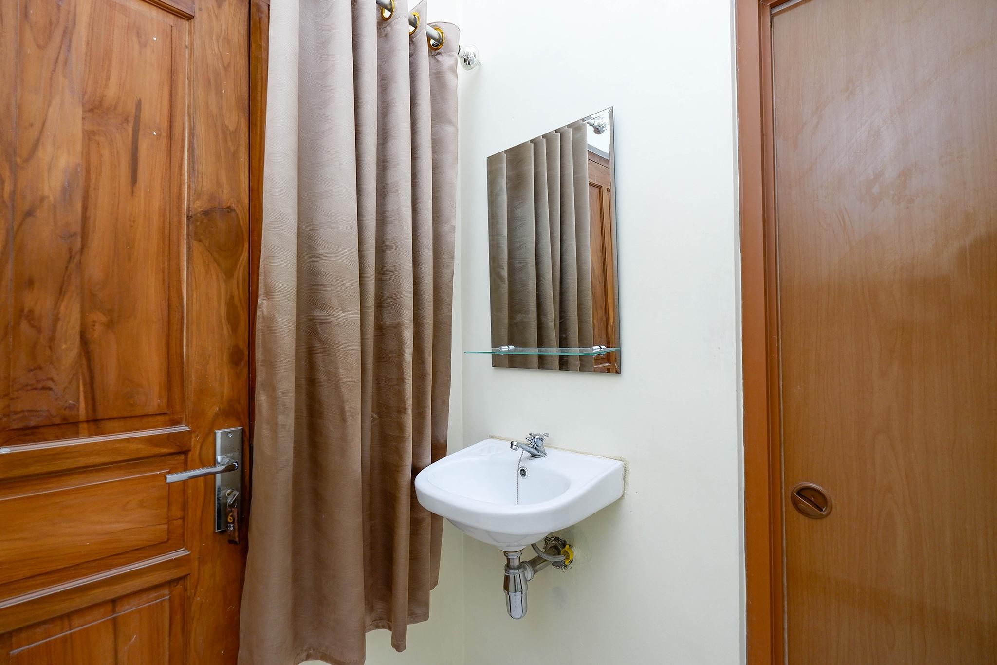 Super Oyo Capital O 2258 Santana Syariah Guest House Kartosuro Exteriér fotografie