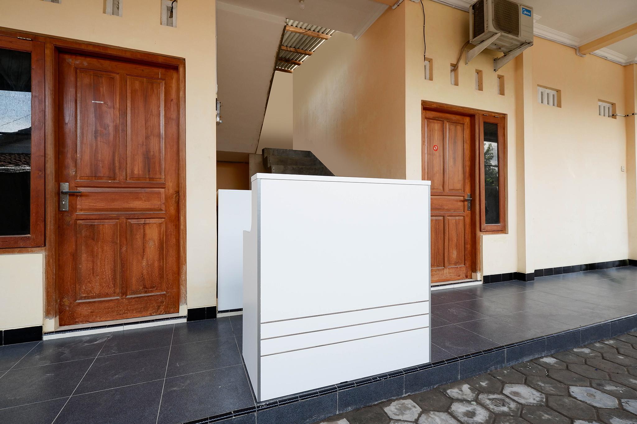 Super Oyo Capital O 2258 Santana Syariah Guest House Kartosuro Exteriér fotografie